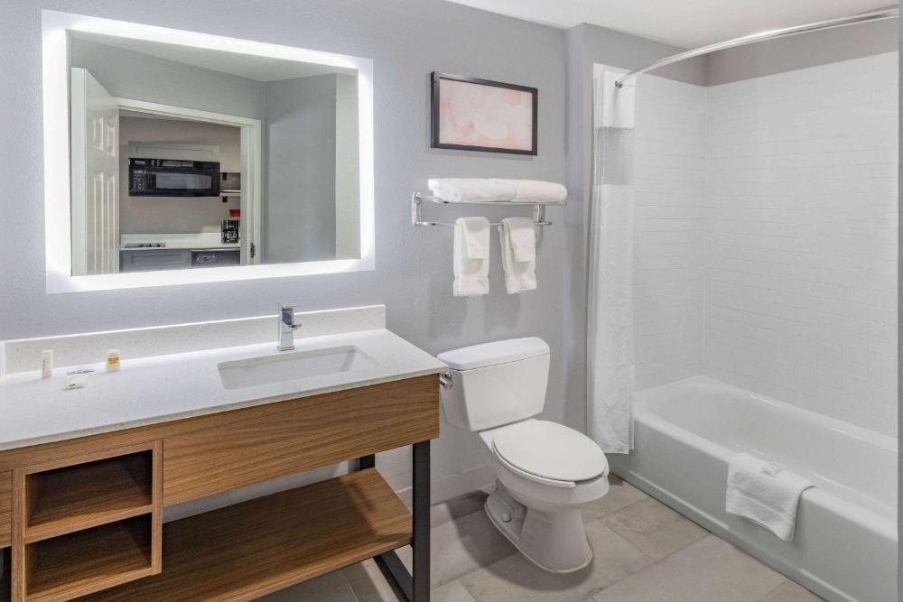 Hawhorn Suites by Wyndham Ardmore Image 17